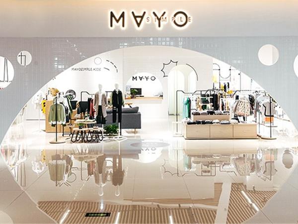 五月童品童装店铺展示