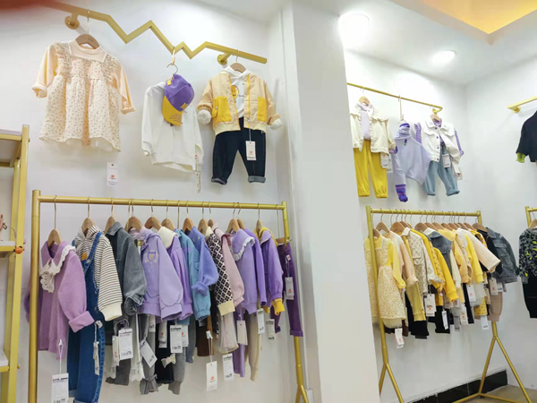 哆咪印象童装店铺展示