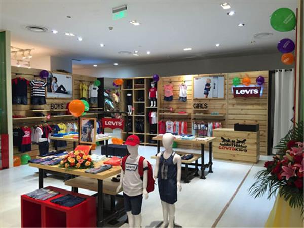 李维斯童装店铺展示