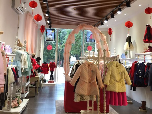 贵族童话童装店铺展示