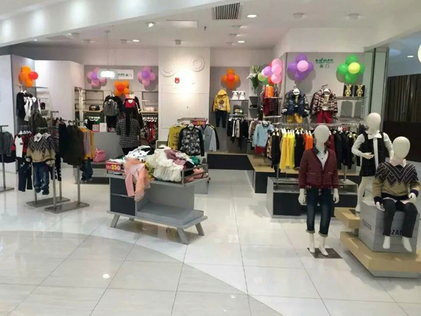 森门童装店铺展示