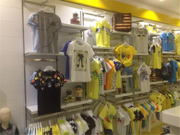 富贵咪奇童装店铺展示