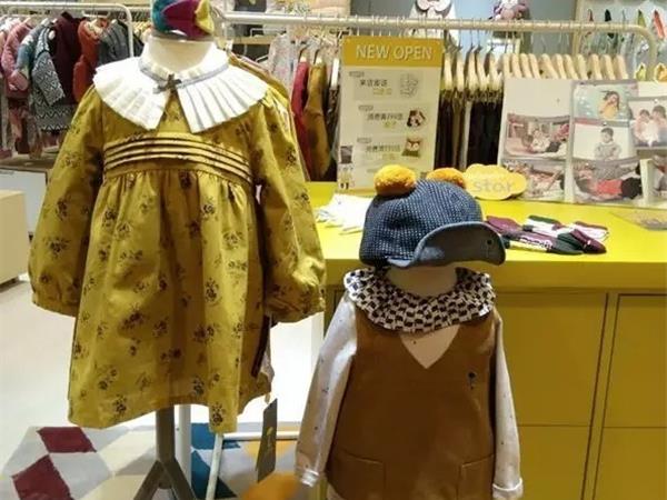 moimoln童装店铺展示