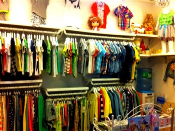 星星城堡童装店铺展示
