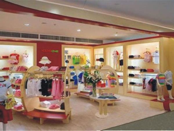 雪苹果童装店铺展示