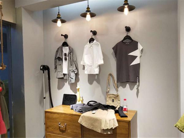 介及童装店铺展示