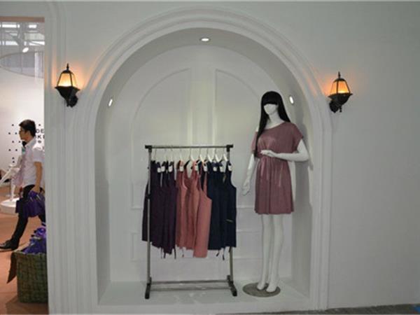 婧麒童装店铺展示