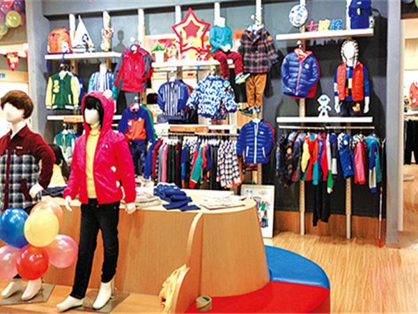 七波辉童装店铺展示