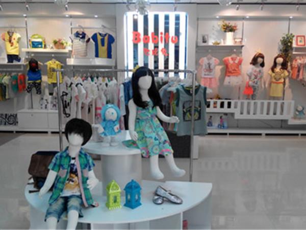 巴比兔童装店铺展示