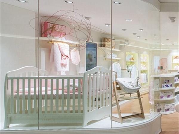 英氏童装店铺展示