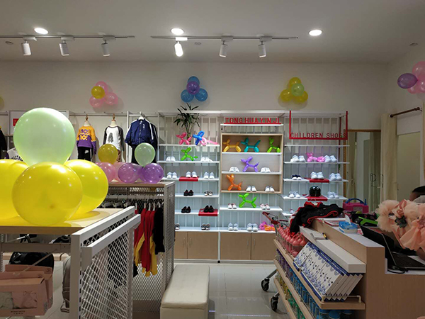 童话印记童装店铺展示
