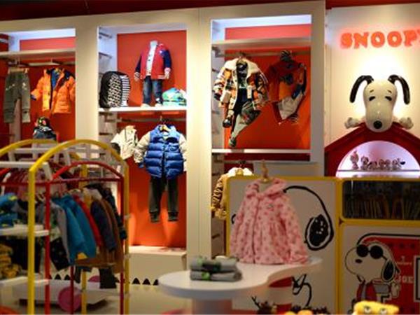 史努比童装店铺展示