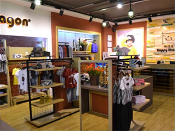快活龙童装店铺展示