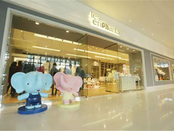丽婴房童装店铺展示