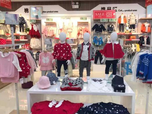马卡乐童装店铺展示