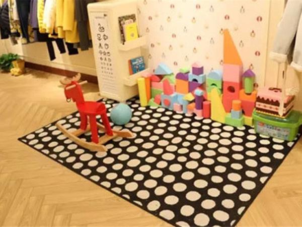 优露童装店铺展示