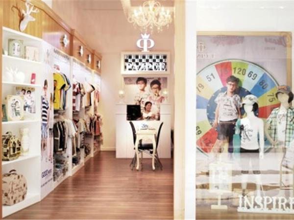 快乐王子童装店铺展示