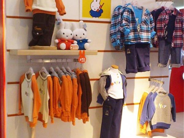 米菲童装店铺展示