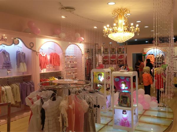 笛莎童装店铺展示