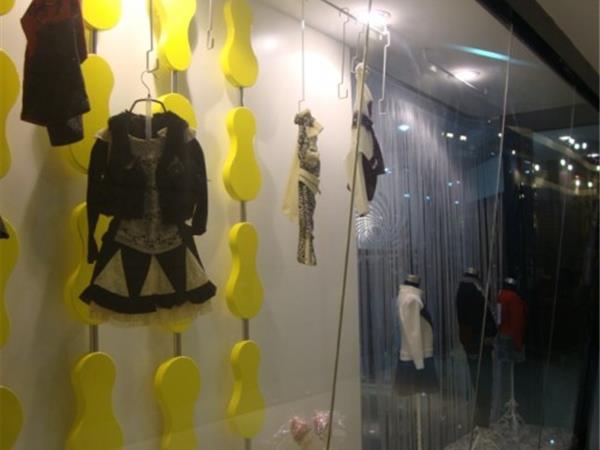 嘟嘟鱼童装店铺展示