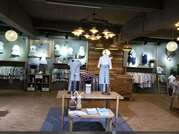 森虎儿童装店铺展示