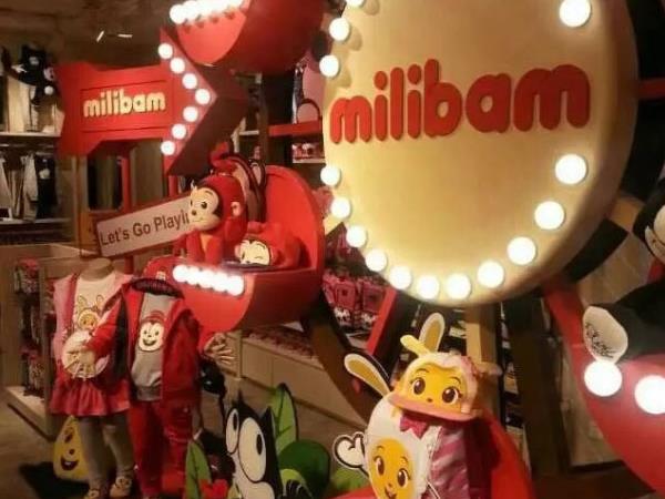 米粒班童装店铺展示