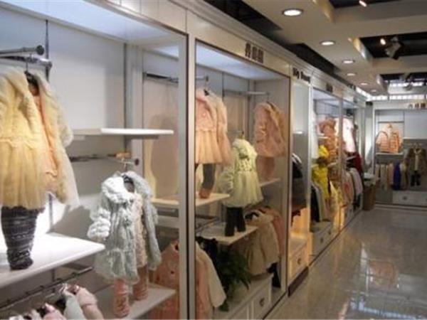 丹尼熊童装店铺展示