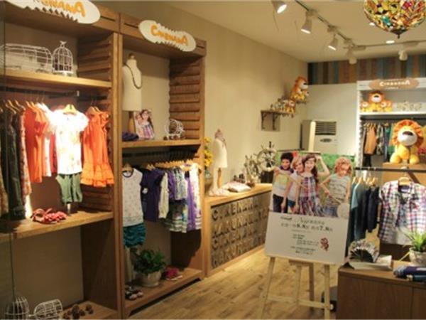 辛巴呐呐童装店铺展示