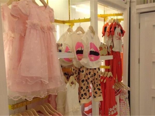 宝贝丫榜样童装店铺展示