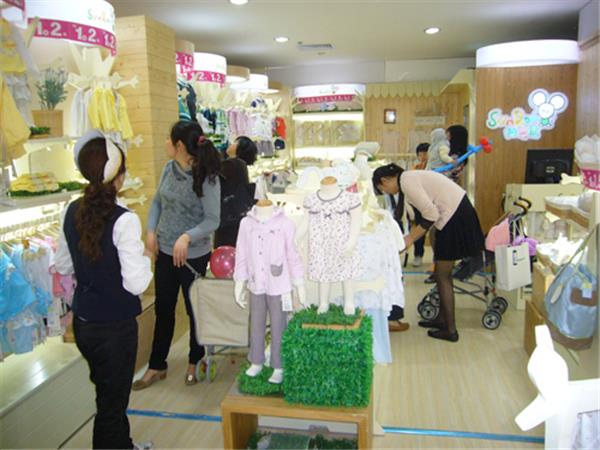 阳光鼠童装店铺展示
