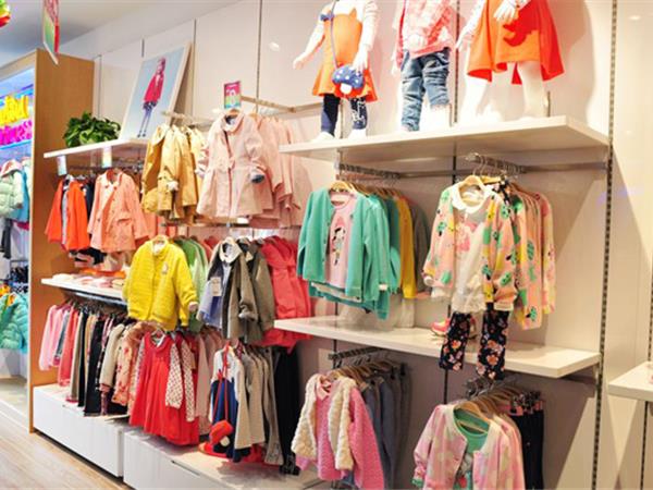 巴拉巴拉童装店铺展示