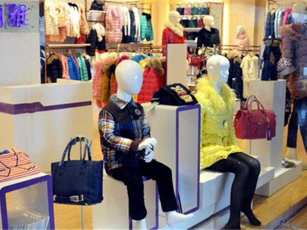 耶丽雅童装店铺展示
