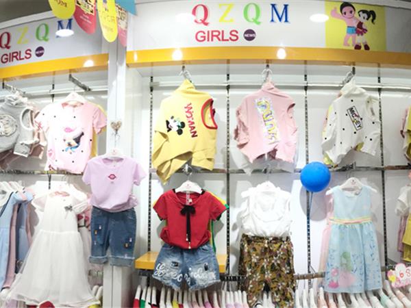 七仔七妹童装店铺展示