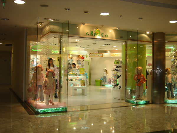 青青果童装店铺展示