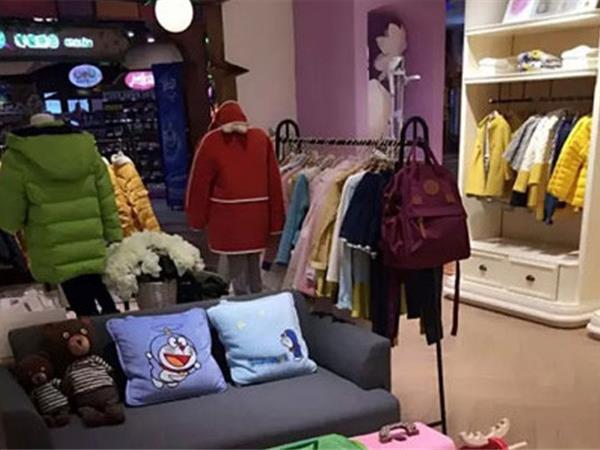 优露童装店铺展示