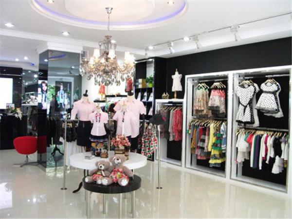 卡拉贝贝童装店铺展示