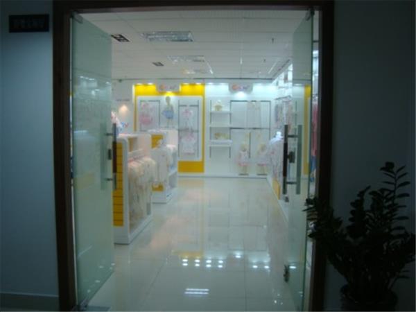 舒婴宝童装店铺展示