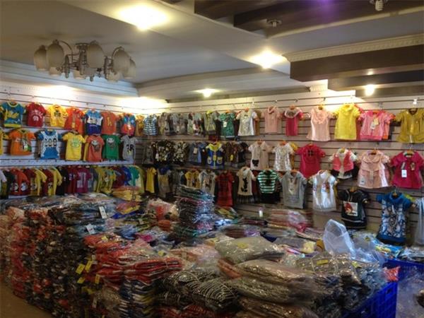 菲童寻常童装店铺展示