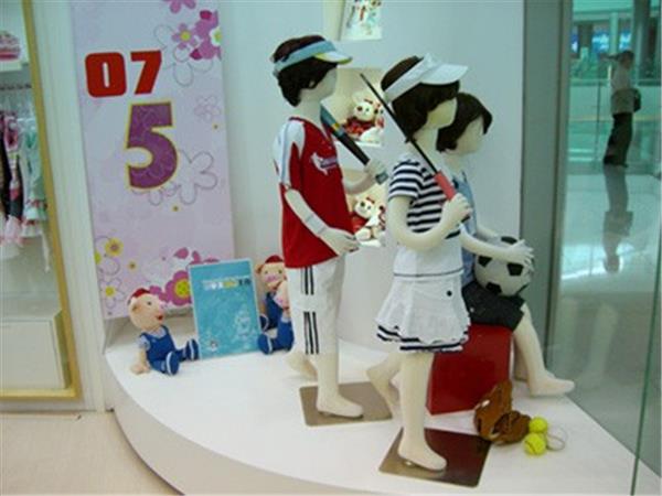 生肖王童装店铺展示
