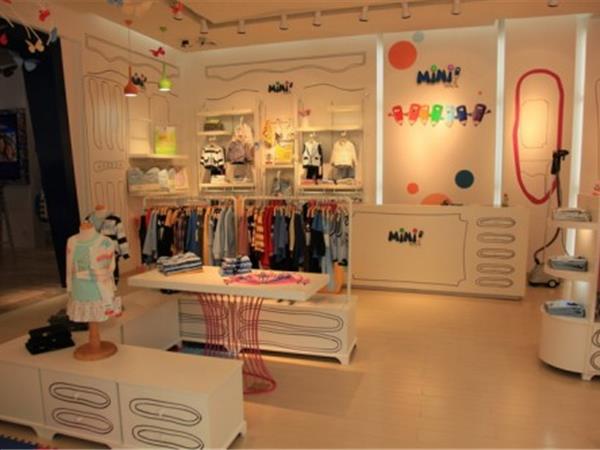 迷你铅笔童装店铺展示