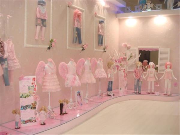 青青果童装店铺展示