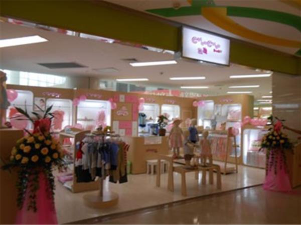丑丑童装店铺展示