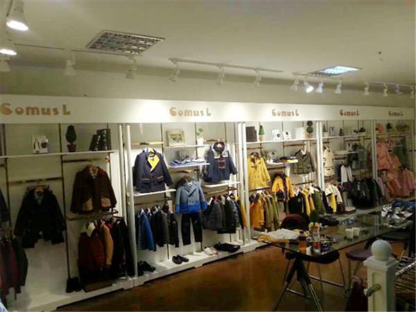 哥曼诗童装店铺展示