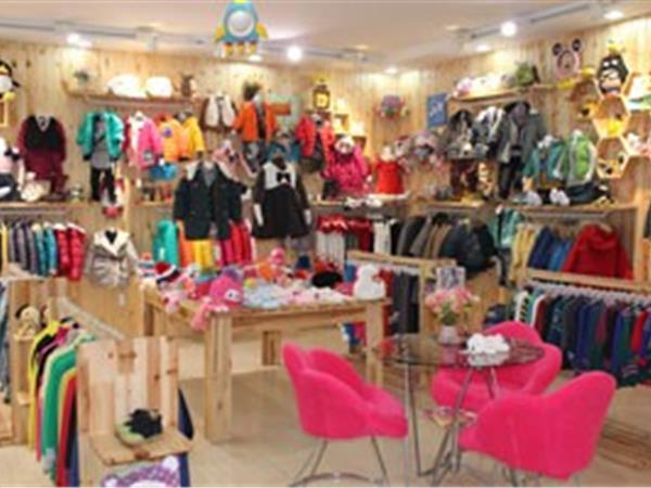 快乐61童装店铺展示