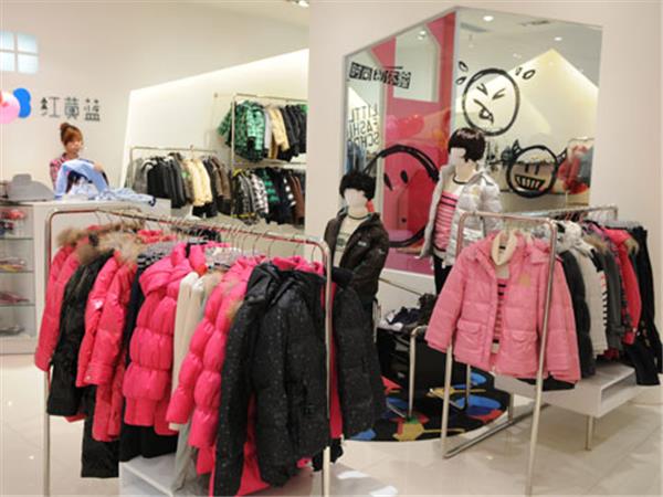 红黄蓝童装店铺展示