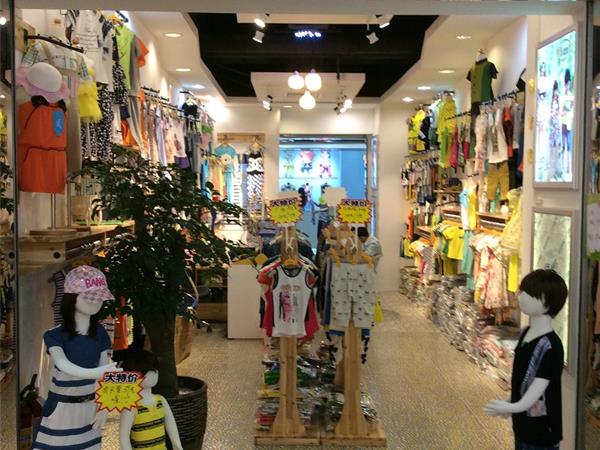 童翠屋童装店铺展示