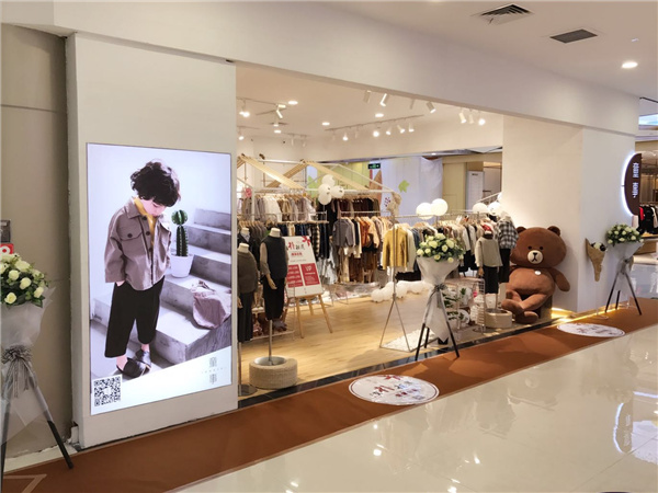 童事童装店铺展示