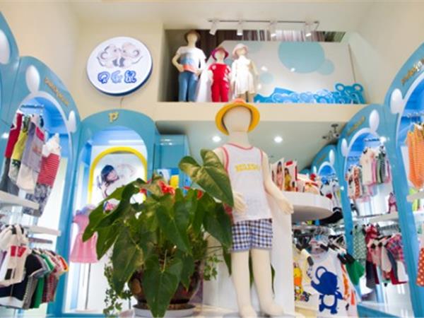 贝乐鼠童装店铺展示