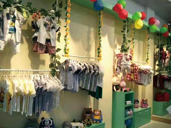 哈儿堡童装店铺展示