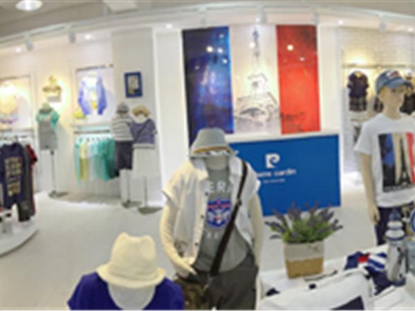 皮尔卡丹童装店铺展示